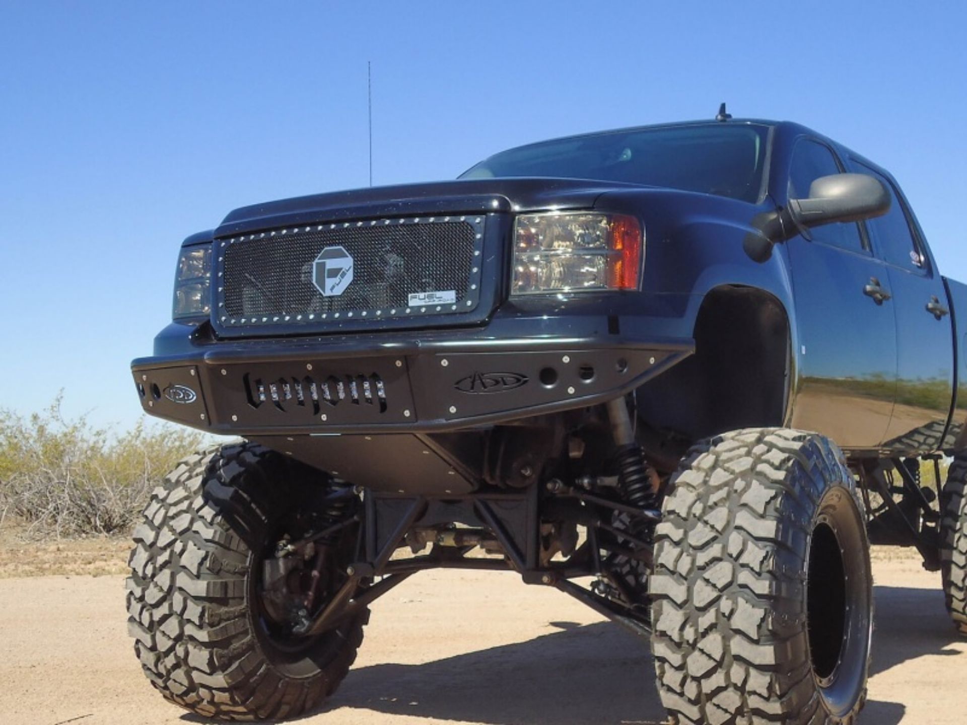 Picture of Addictive Desert Designs 11-13 GMC Sierra 1500 Venom Front Bumper