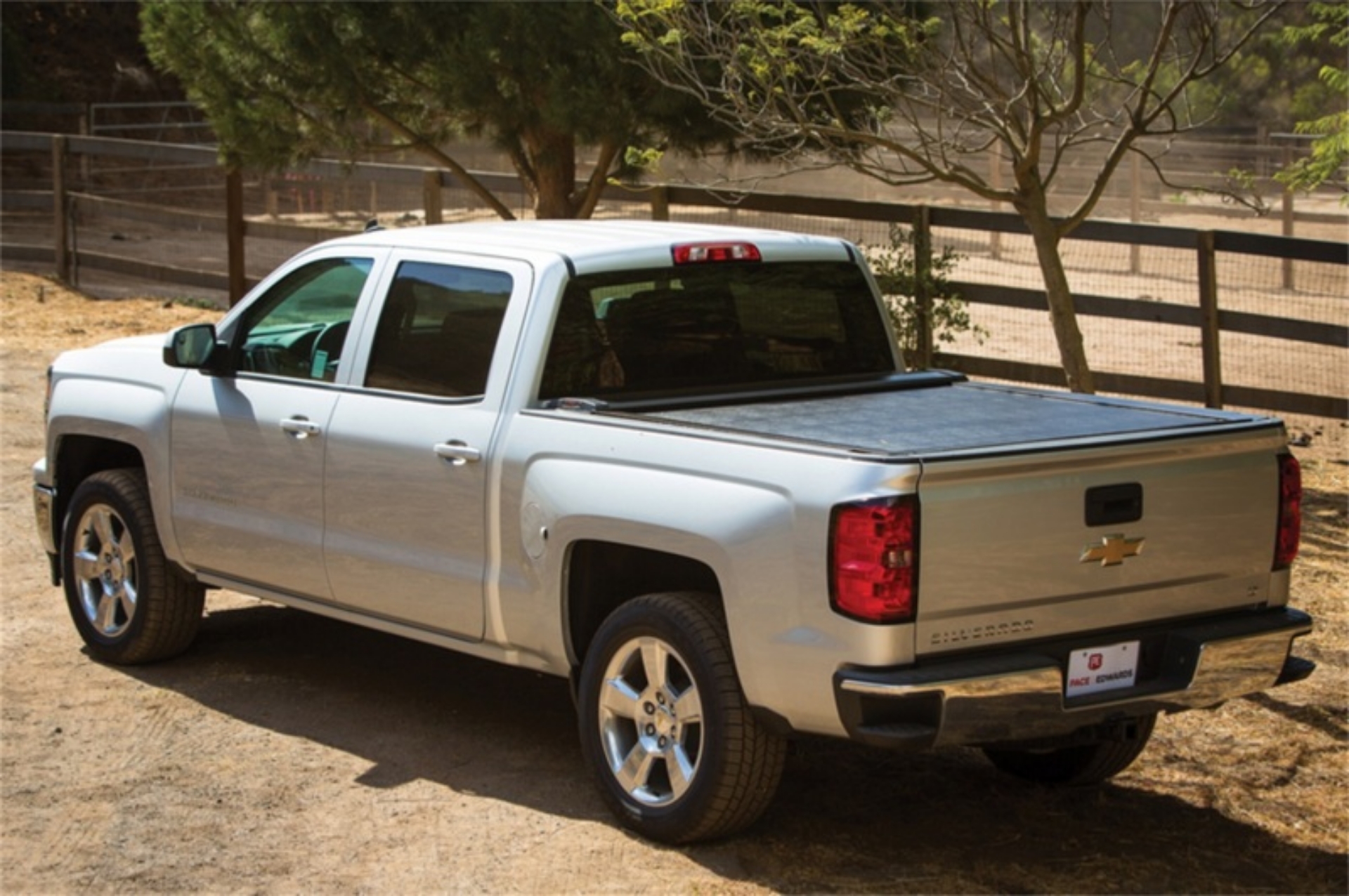 Picture of Pace Edwards 05-17 Nissan Frontier Crew Cab 4ft 10in Bed SWITCHBLADE Metal