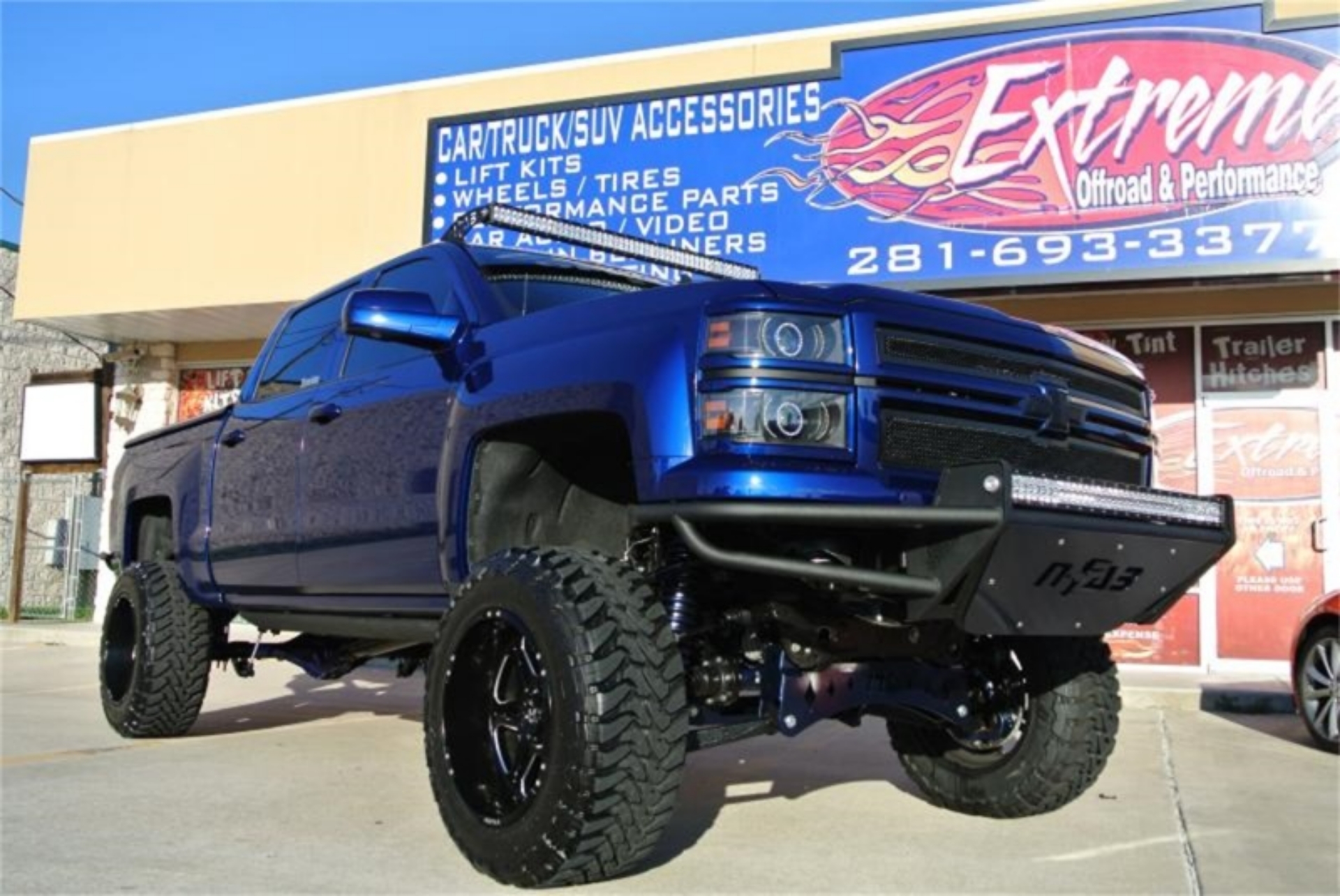 Picture of N-Fab RSP Front Bumper 14-15 Chevy 1500 - Gloss Black - Direct Fit LED