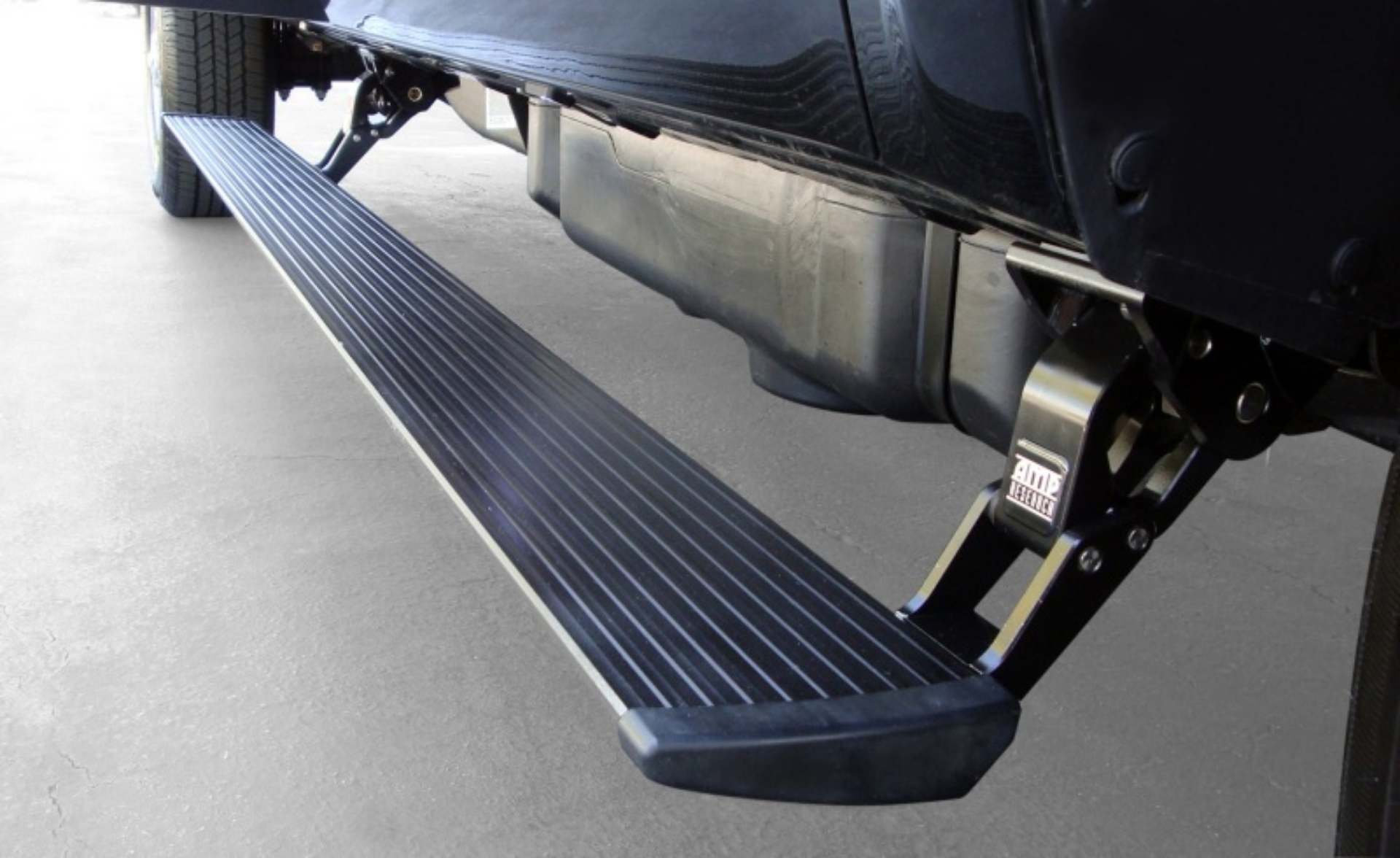 Picture of AMP Research 2015-2016 Chevy Silverado 2500-3500 Double-Crew Cab PowerStep Plug N Play - Black