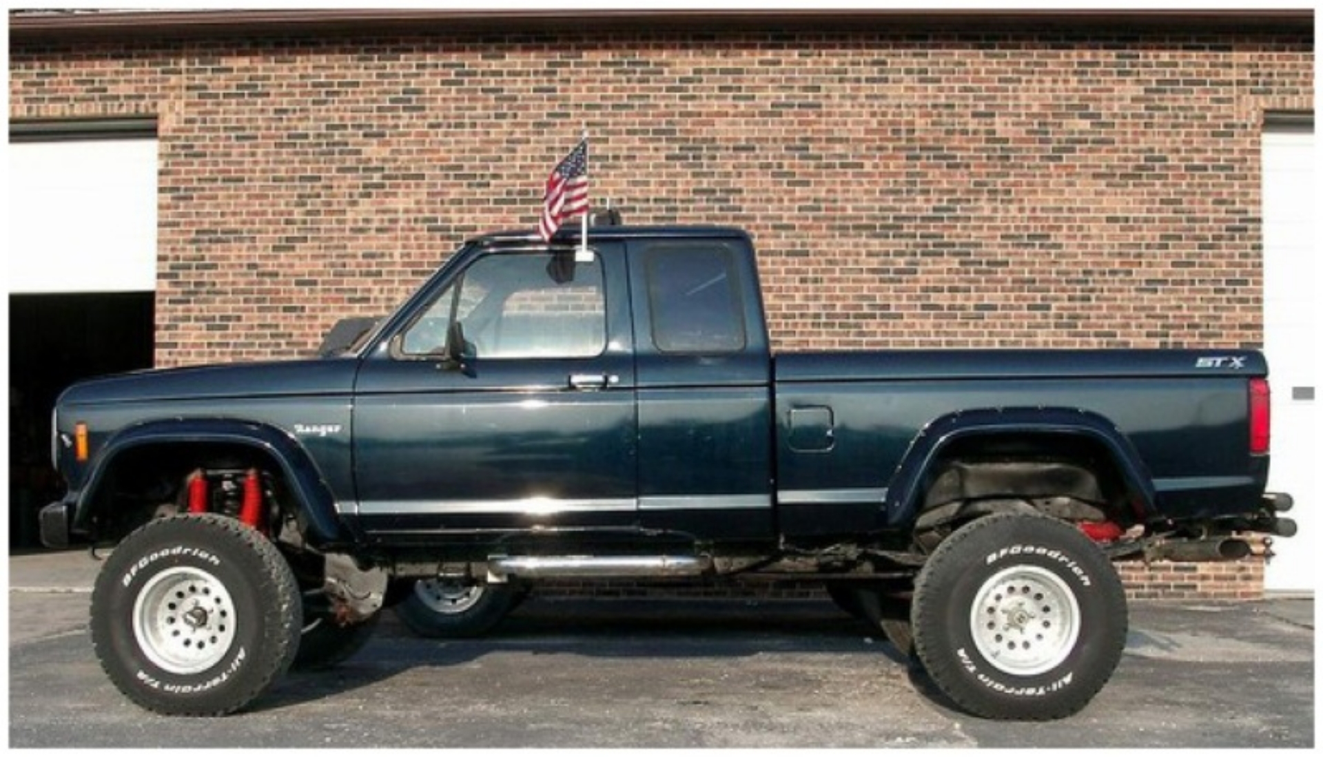 Picture of Bushwacker 84-88 Ford Bronco II Cutout Style Flares 2pc - Black