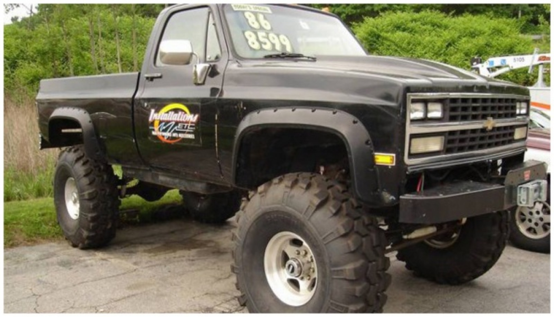 Picture of Bushwacker 81-91 Chevy Blazer Cutout Style Flares 2pc - Black