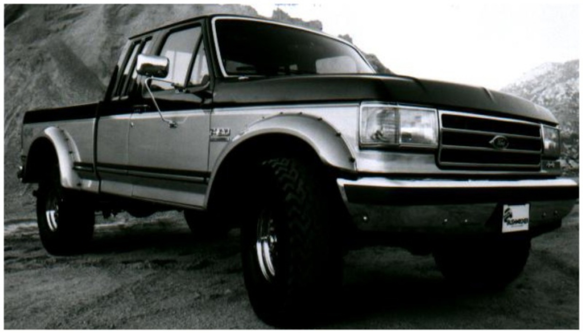 Picture of Bushwacker 87-91 Ford Bronco Cutout Style Flares 2pc - Black