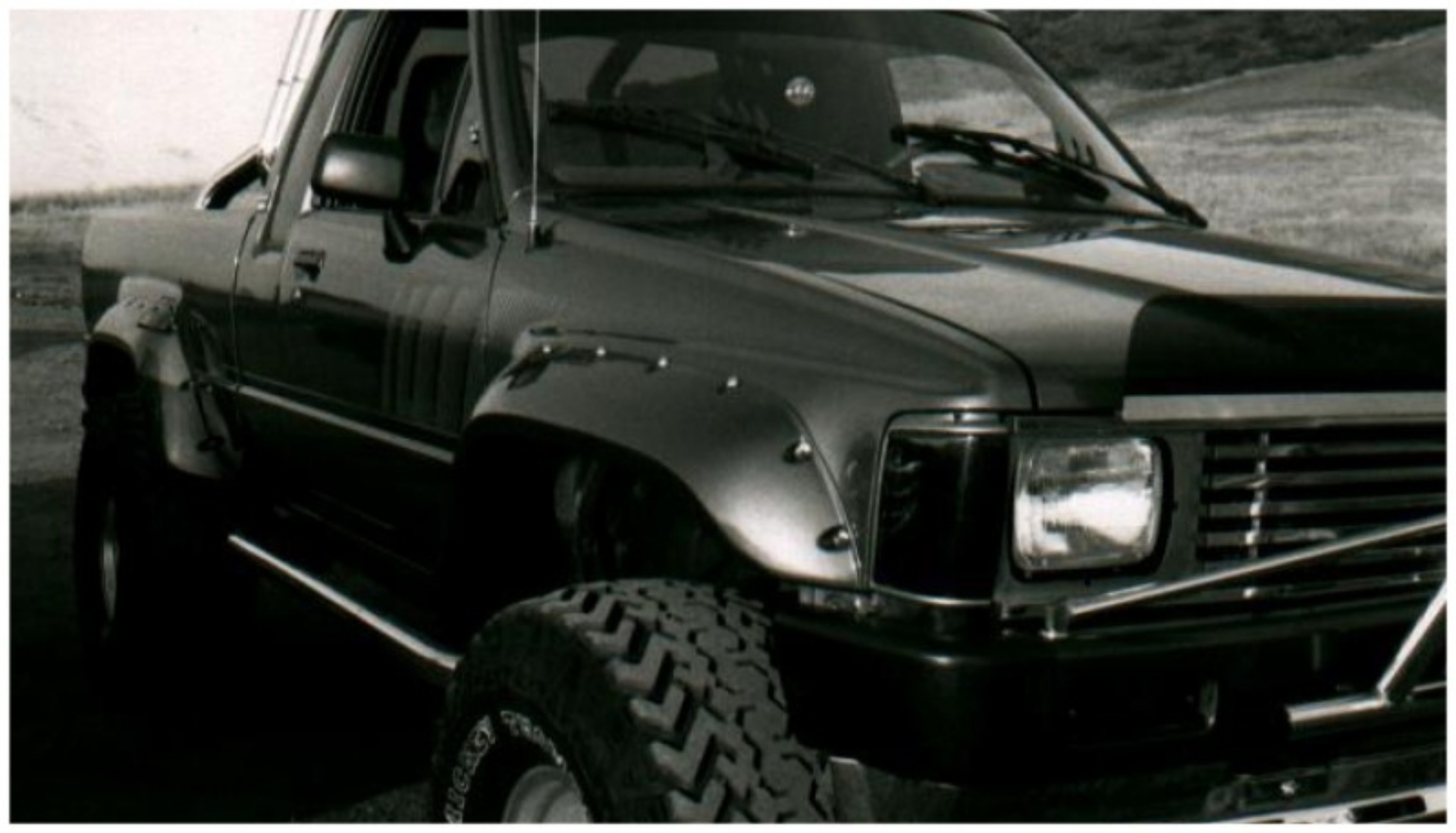 Picture of Bushwacker 84-88 Toyota Cutout Style Flares 2pc - Black