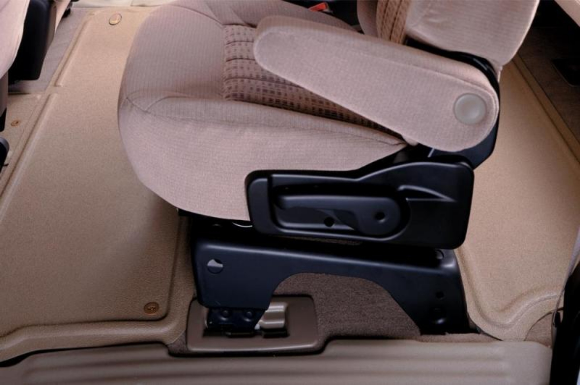 Picture of Lund 07-10 Ford Expedition No Console Catch-All Xtreme 2nd & 3rd Row Floor Liner - Grey 2 Pc