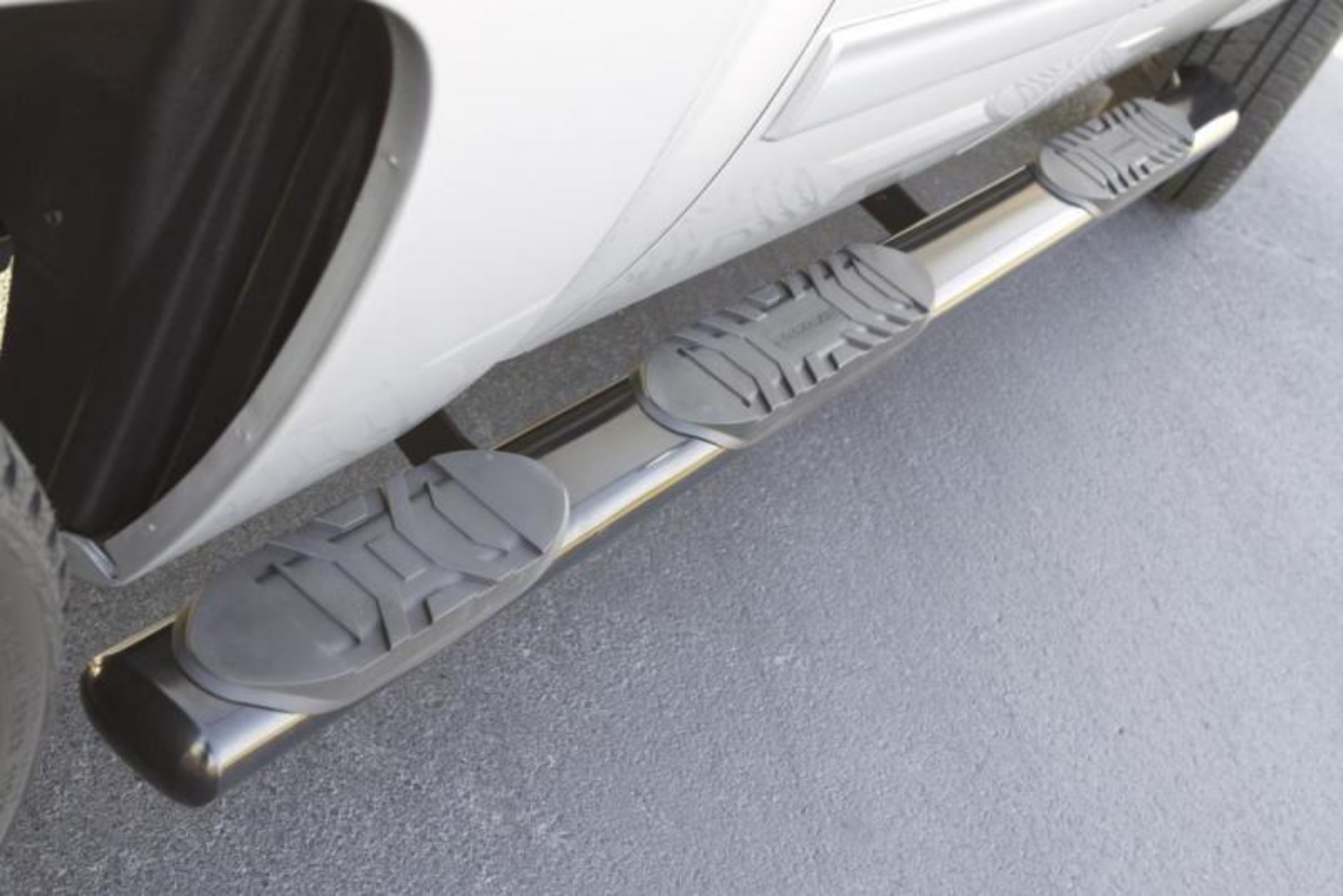 Picture of Lund 07-17 Chevy Silverado 1500 Crew Cab 6-5ft Bed 5in- Oval WTW SS Nerf Bars - Polished