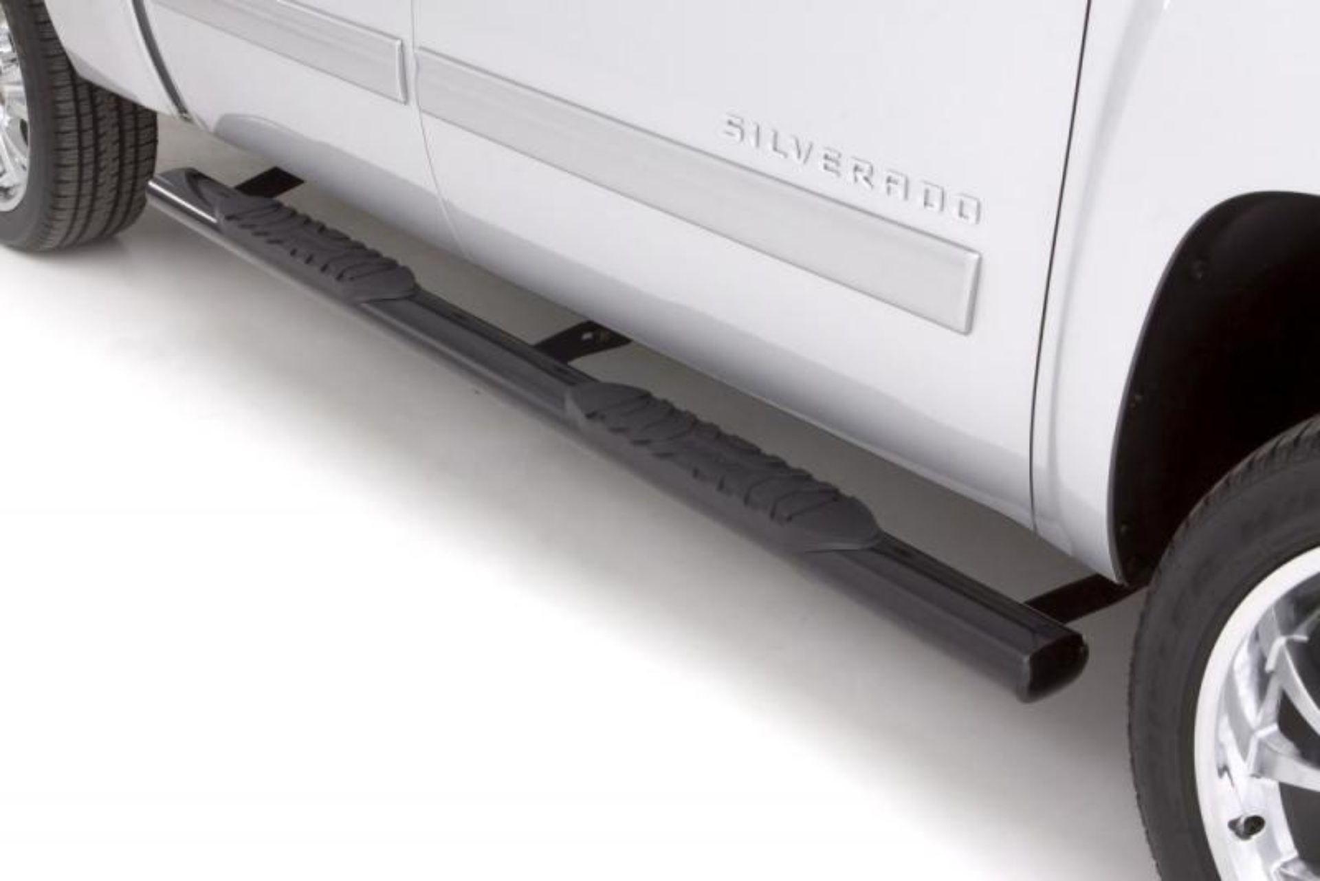 Picture of Lund 15-17 Chevy Colorado Crew Cab 5in- Oval Straight Steel Nerf Bars - Black