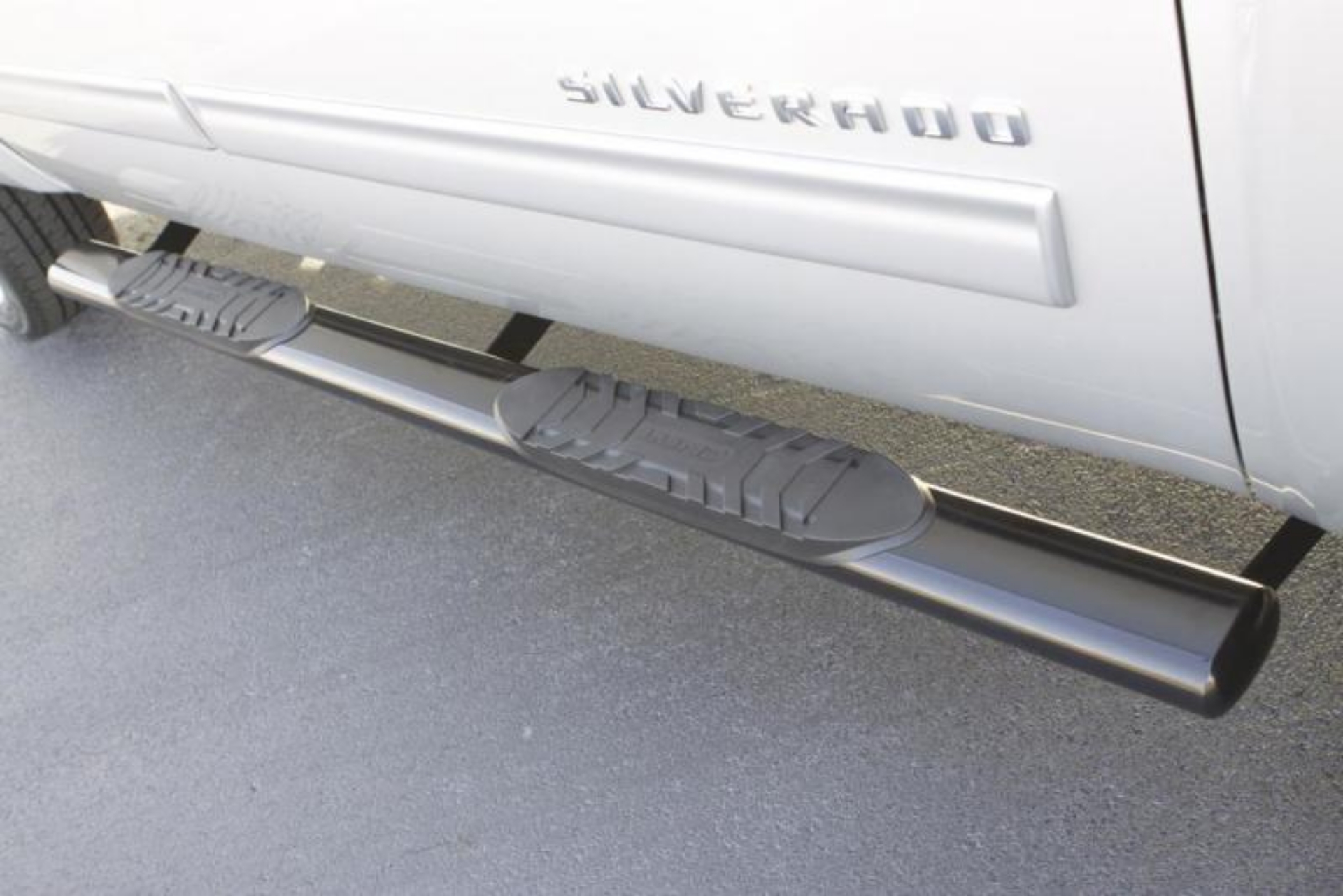 Picture of Lund 15-18 Ford F-150 SuperCab 5in- Oval Straight SS Nerf Bars - Polished