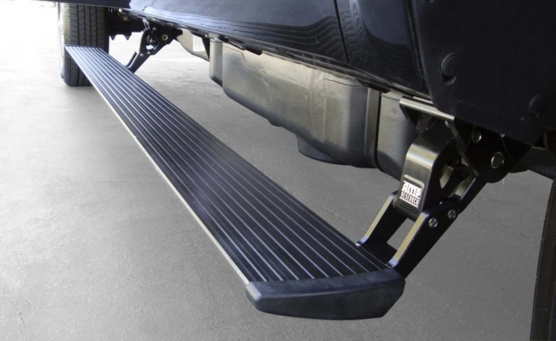 Picture of AMP Research 2015-2018 Toyota Hilux Extended Cab Pickup PowerStep - Black