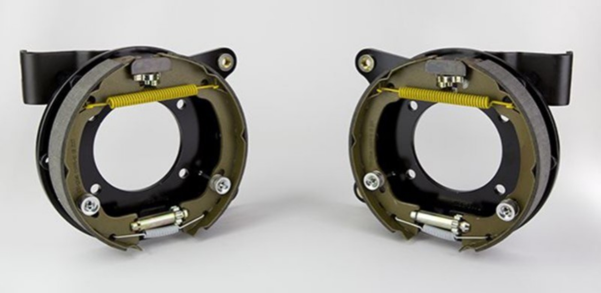 Picture of Wilwood Brackets 2 - Disc-Drum Ford 8-8 Special - 3-15in Bearing 2-50in Offset 1pc 0-81in Rotor