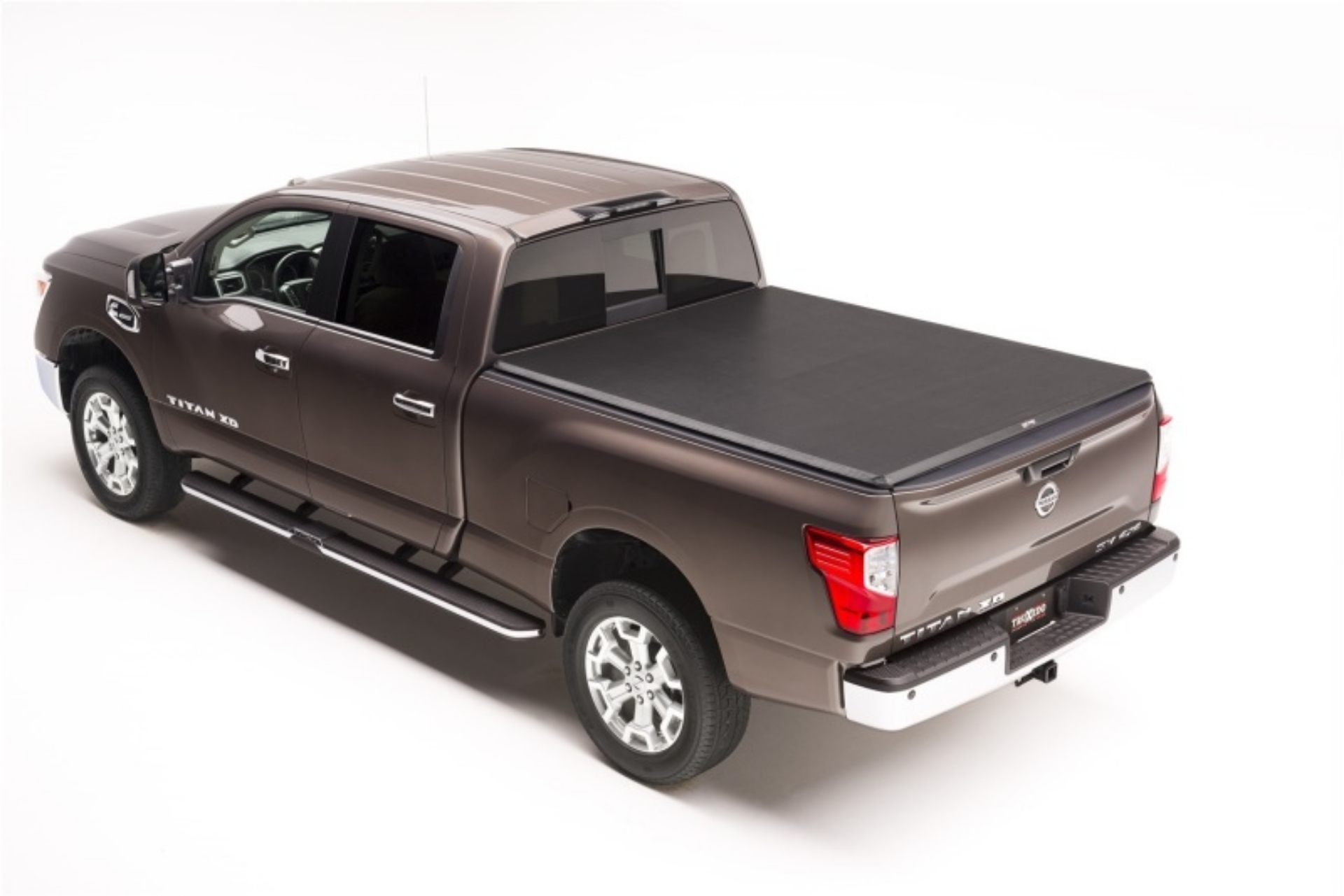 Picture of Truxedo 16-20 Nissan Titan w-Track System 5ft 6in TruXport Bed Cover