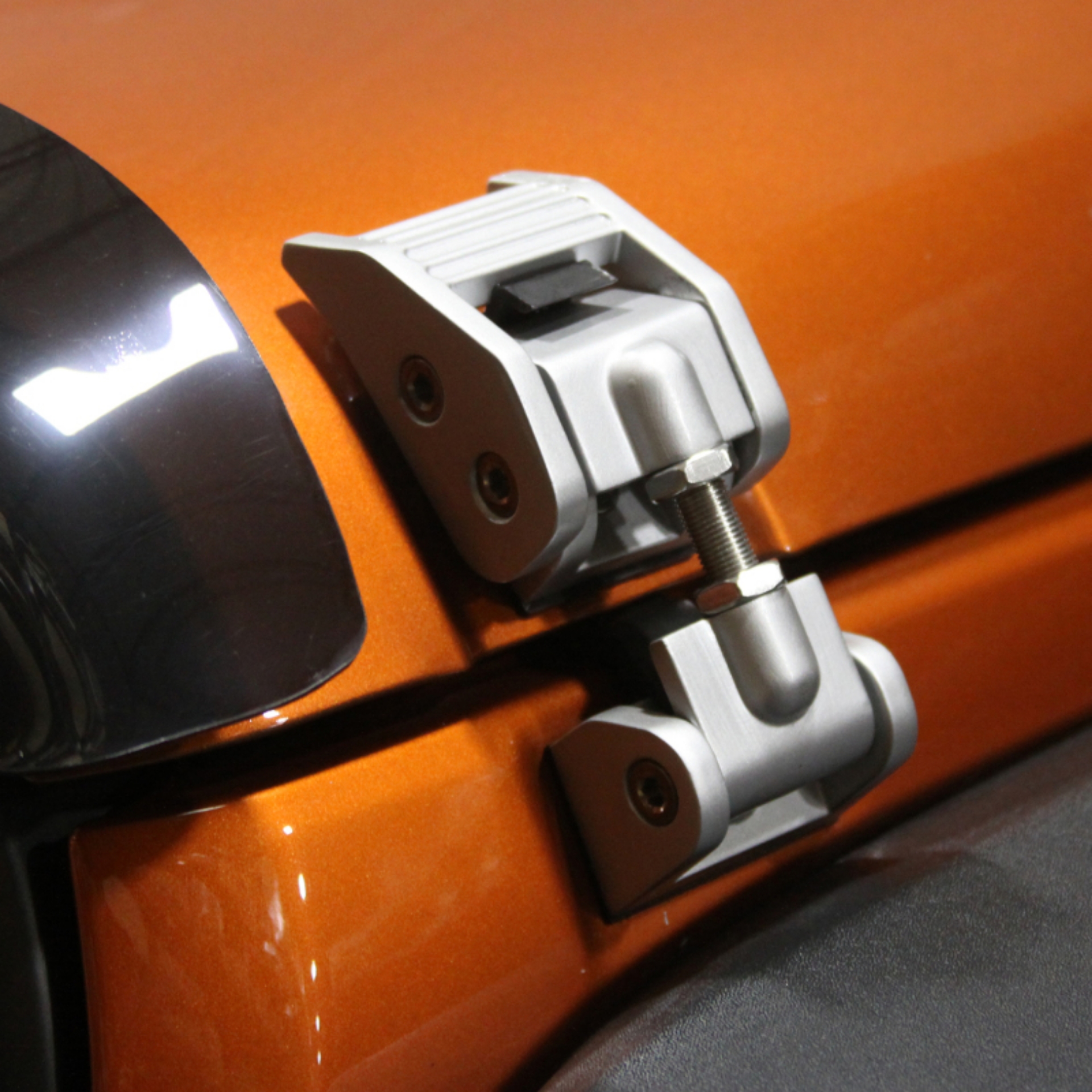 Picture of Rugged Ridge 07-18 Jeep Wrangler JK Silver Hood Catch Kit