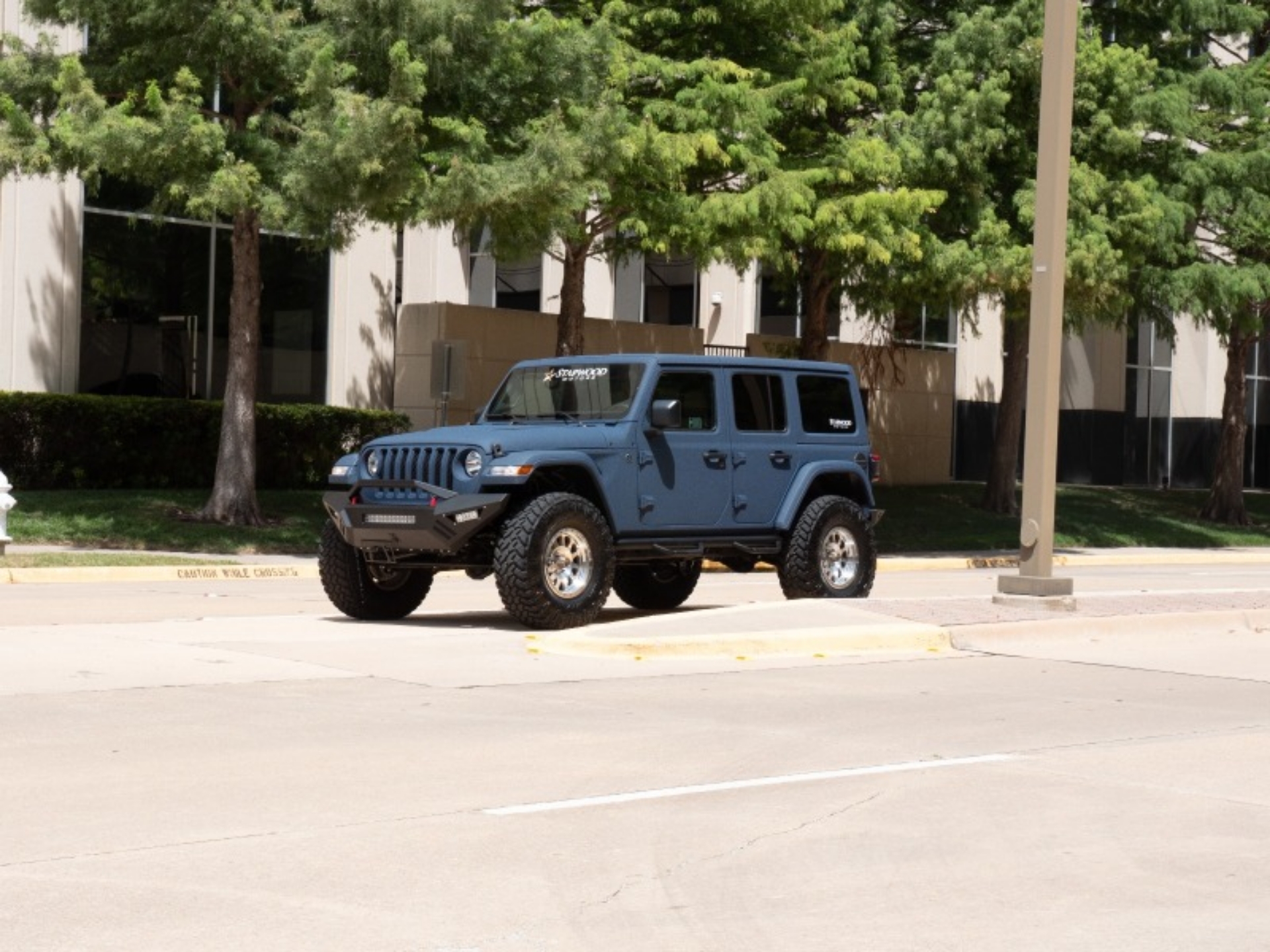 Picture of Road Armor 18-20 Jeep Wrangler JL SPARTAN Bolt-On Front Bumper Skid Plate Guard - Tex Blk