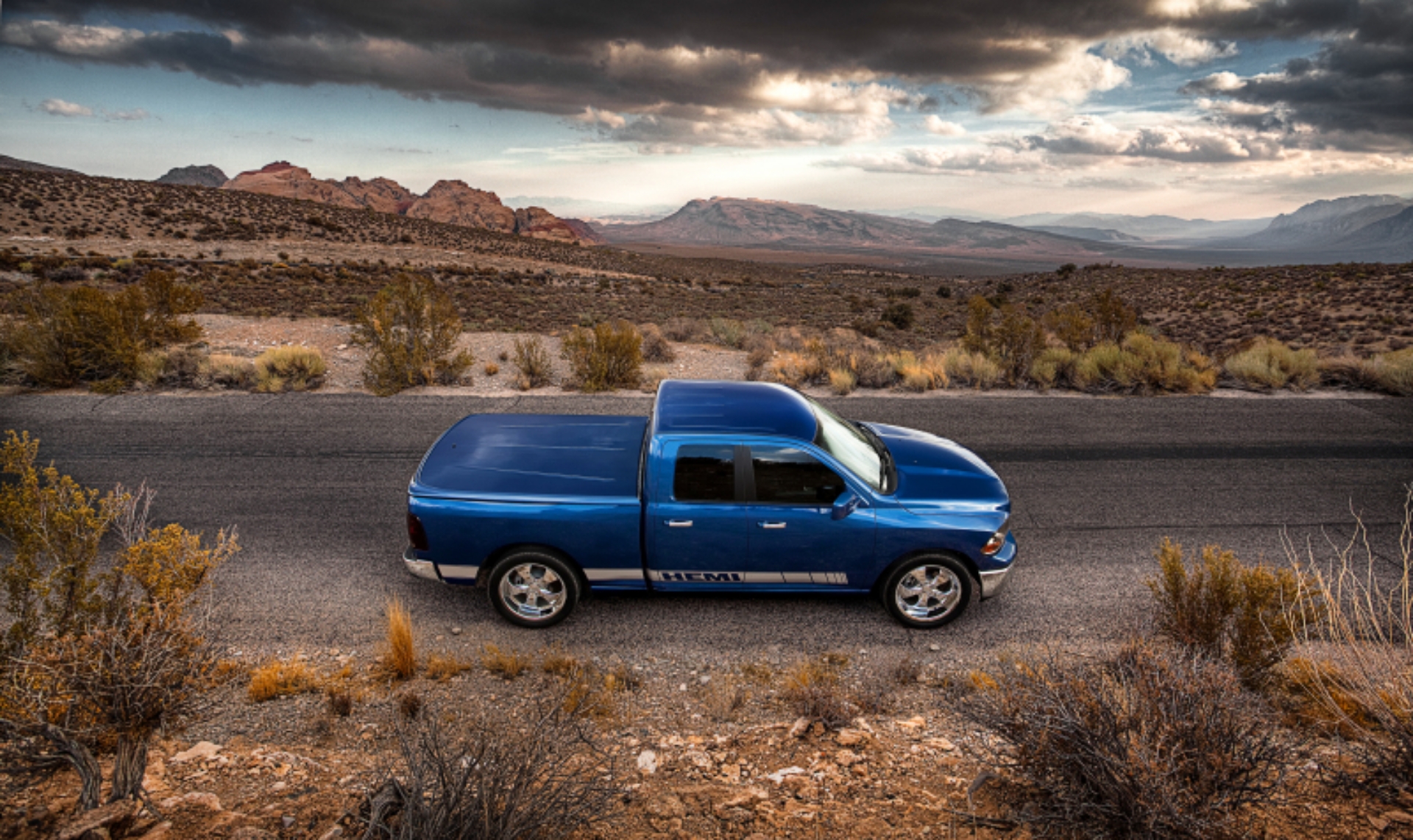 Picture of UnderCover 19-20 Ram 1500 w-o Rambox 5-7ft Lux Bed Cover - Diamond Black