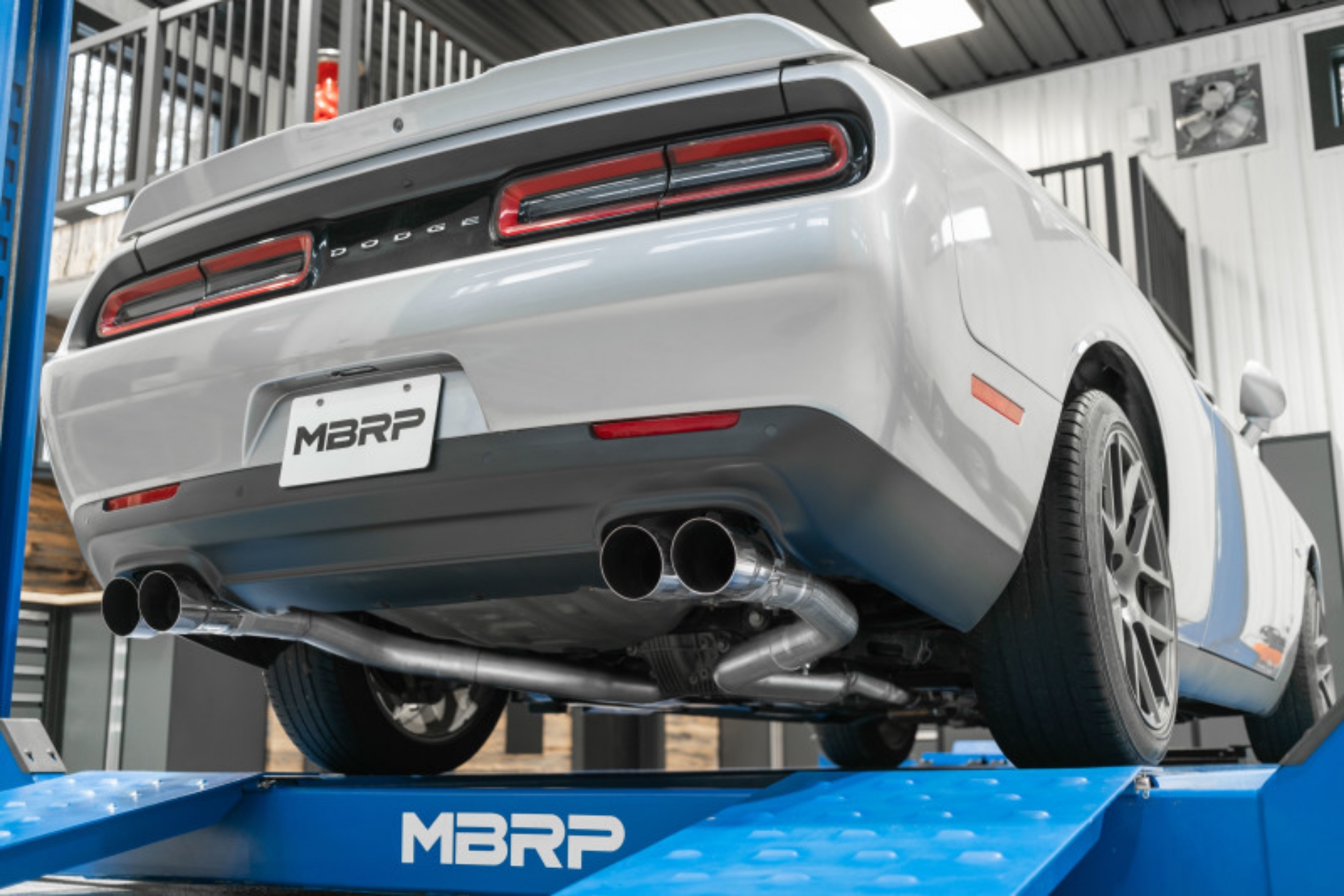 Picture of MBRP 15-16 Dodge Challenger 5-7L HEMI Cat Back Dual Split Rear