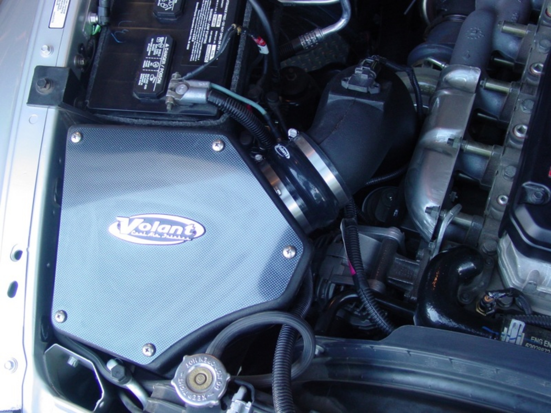 Picture of Volant 03-06 Dodge Ram 2500 - 3500 5-9L I6 Cummins Primo Closed Box Air Intake System