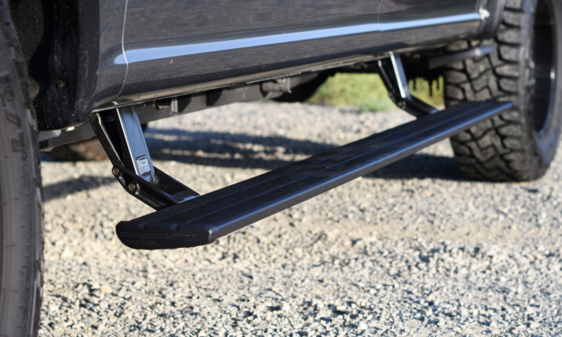 Picture of AMP Research 19-20 RAM 1500 PowerStep Smart Series