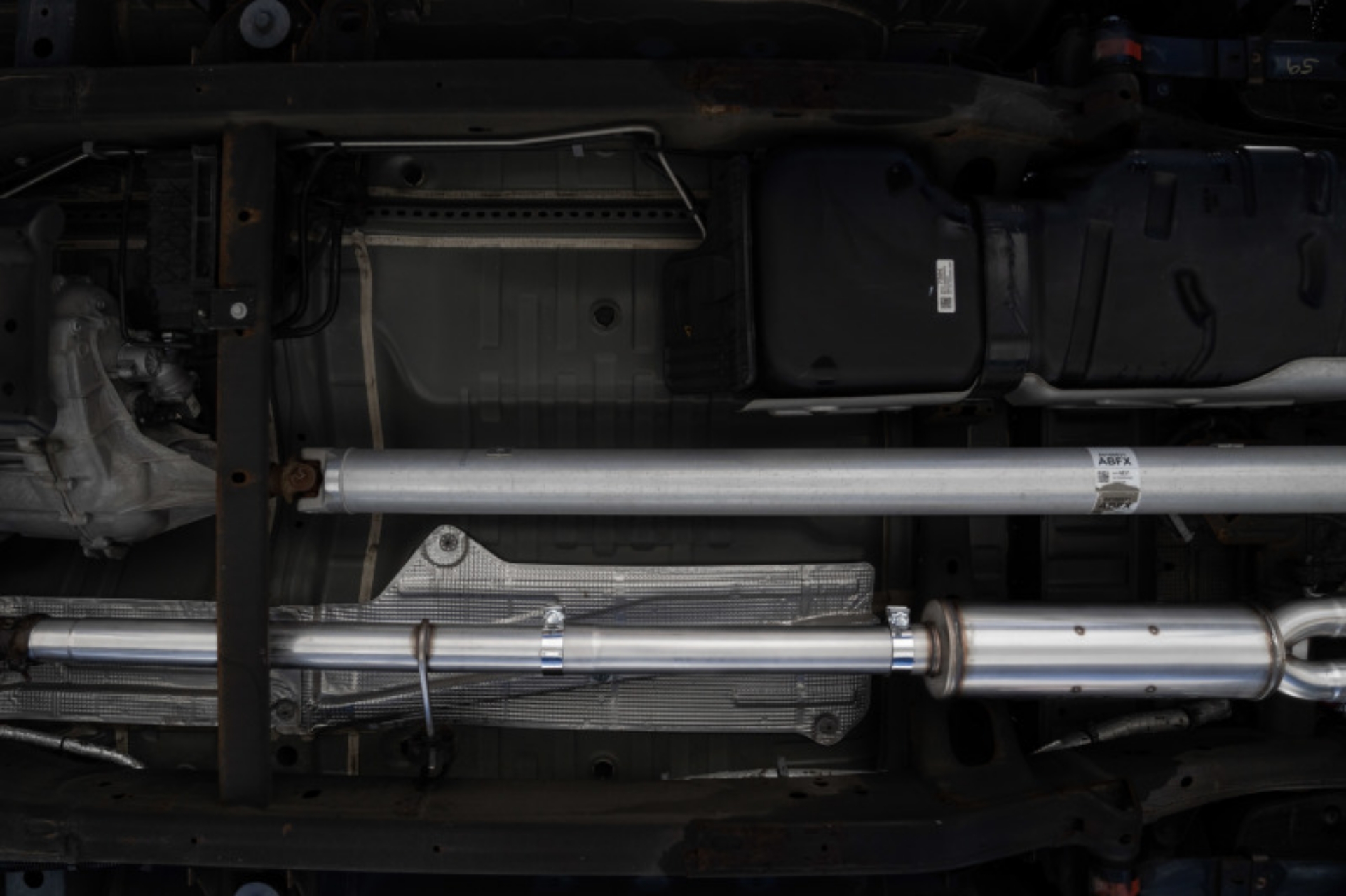Picture of MBRP 19-21 Chevrolet Silverado 1500 5-3L 3in Cat Back w- 2-5in OD Carbon Fiber Tips - T304