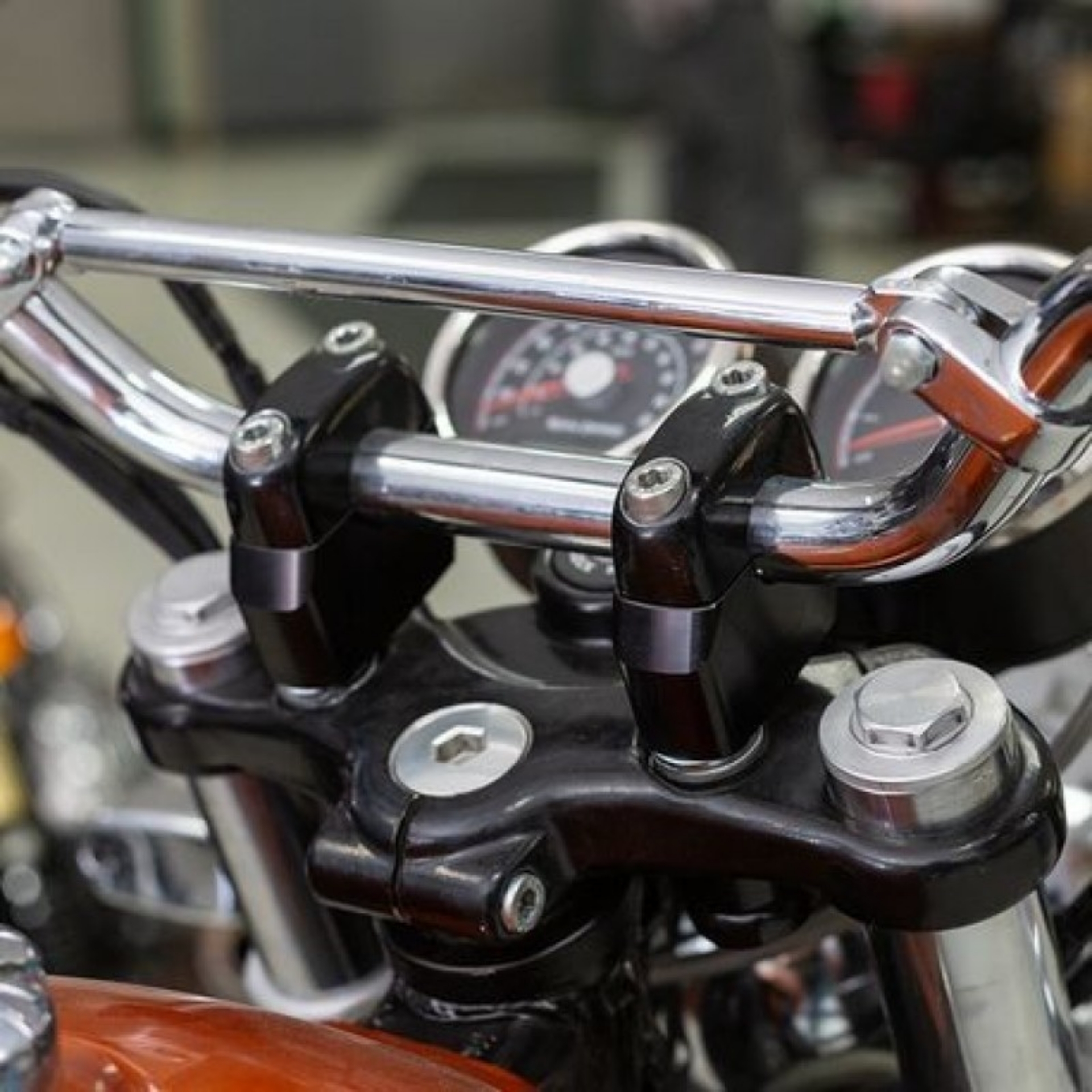 Picture of S&S Cycle Royal Enfield INT 650 Twins Handlebar Adjuster Kit