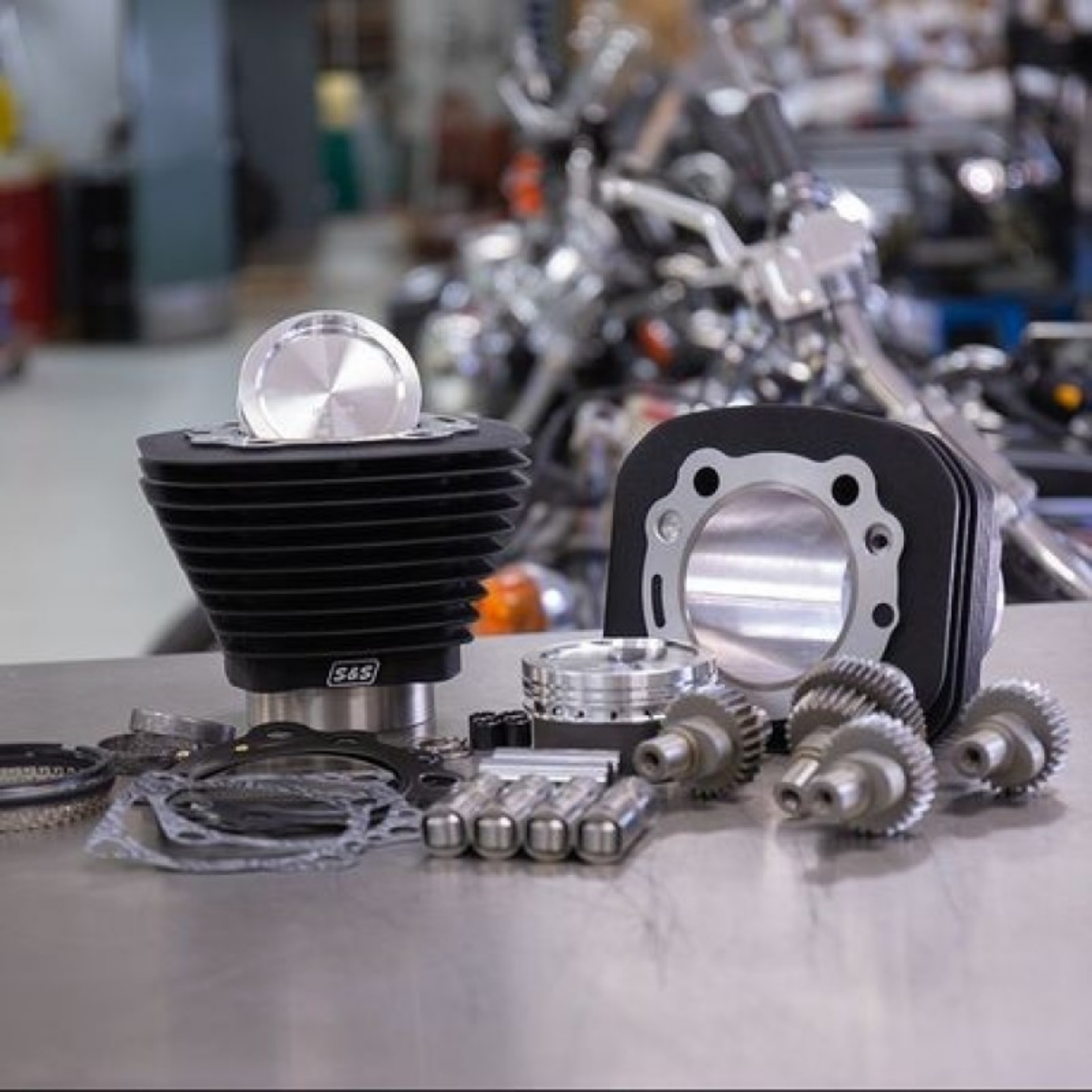 Picture of S&S Cycle 00-21 Sportster Models 883cc to 1200cc Hooligan Kit - Wrinkle Black