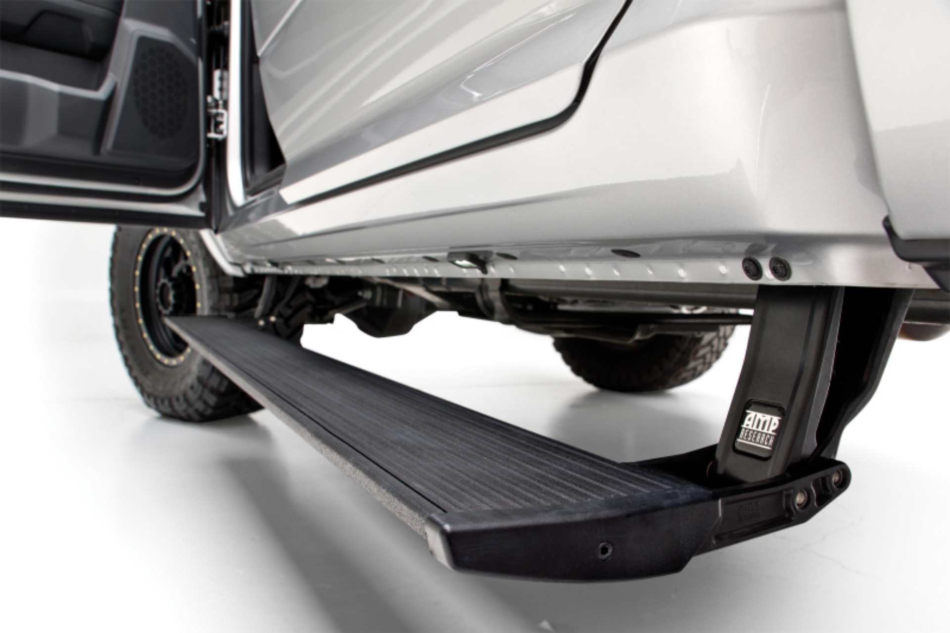 Picture of AMP Research 22-23 Chevy-GMC Silverado-Sierra 1500 & 2024 2500-3500HD Double-CC PowerStep Xtreme